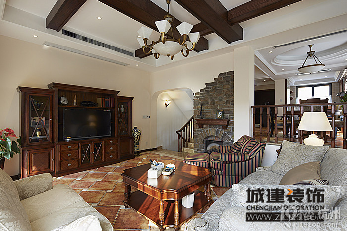 溪山美墅_城建装饰_美式_客厅_吊顶_装修效果