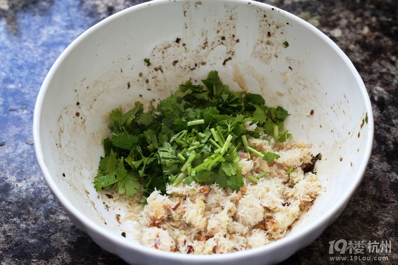 N зhĢK Crabmeat with Portobello Mushroom