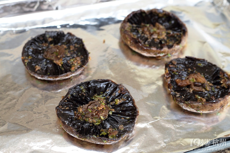 N зhĢK Crabmeat with Portobello Mushroom