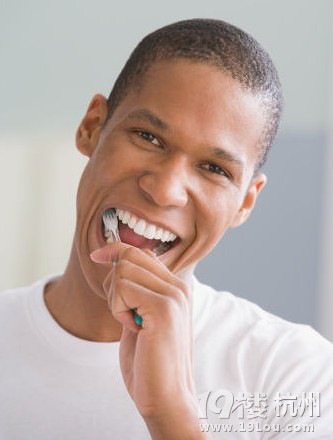 爱美男人必学的牙齿美白方法-潮流动态-整形美