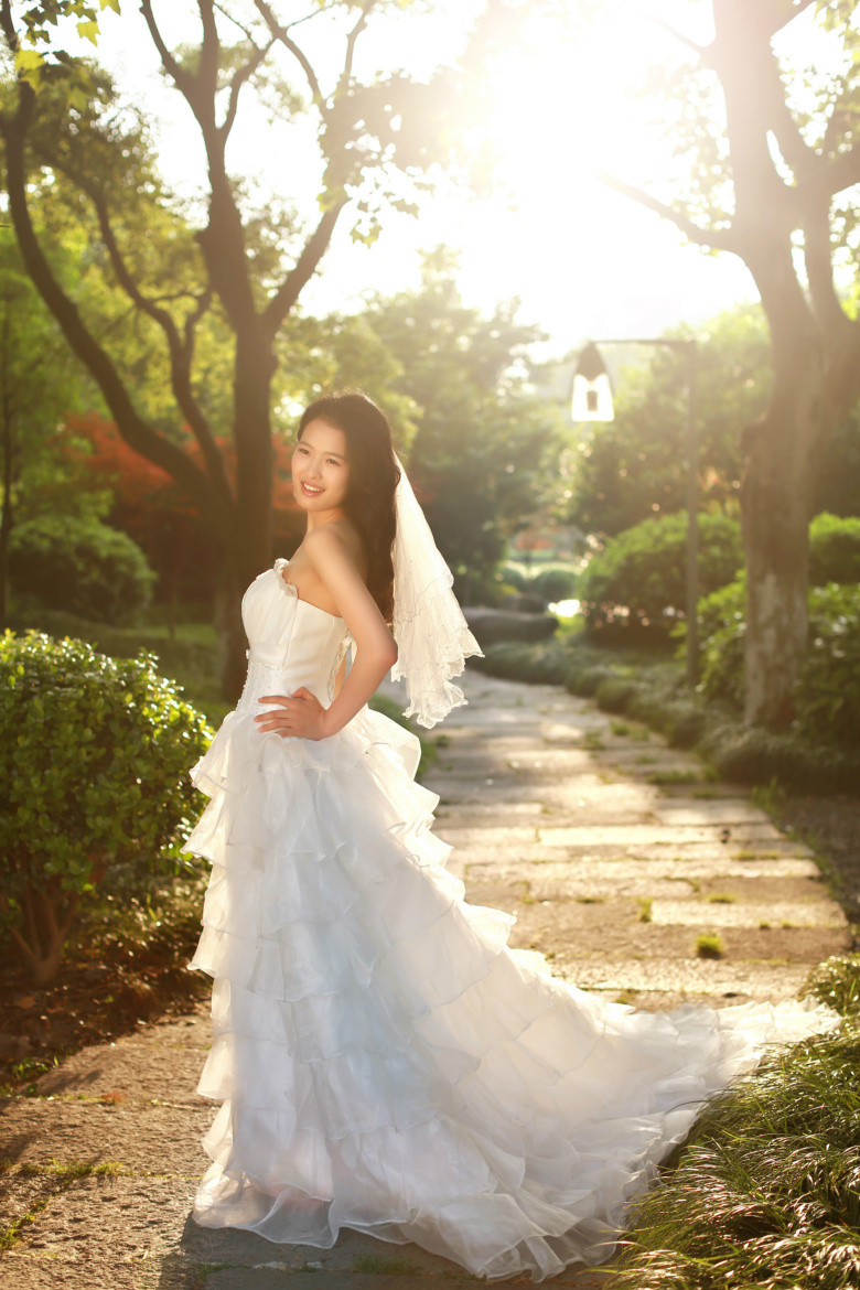 運(yùn)河邊的美女與婚紗