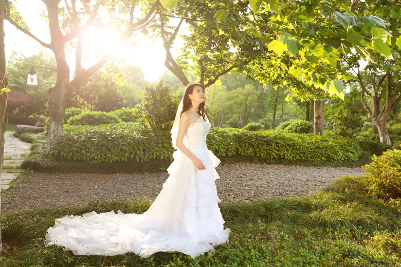運(yùn)河邊的美女與婚紗