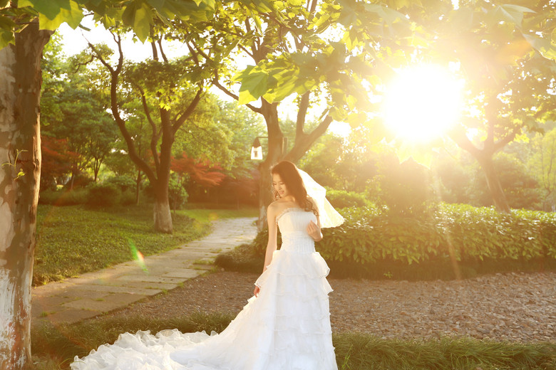 運(yùn)河邊的美女與婚紗