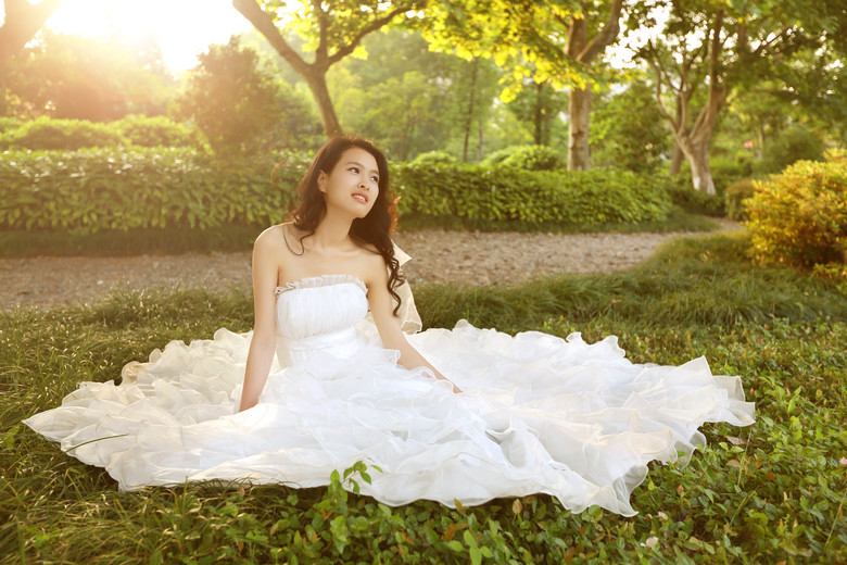 運(yùn)河邊的美女與婚紗