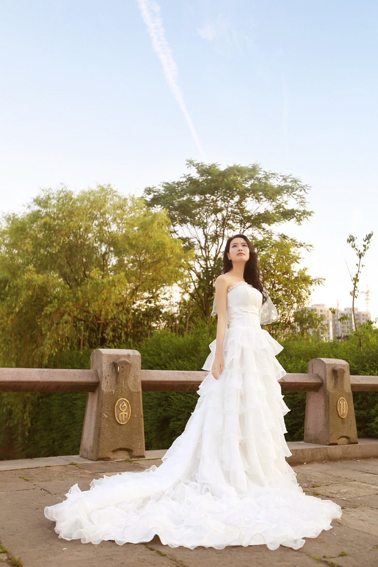 運(yùn)河邊的美女與婚紗