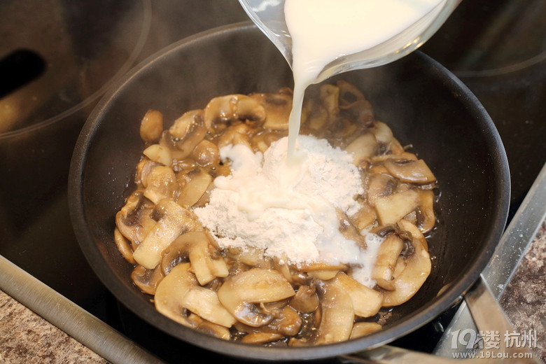 N ܽĢ嵰 Souffle Omelette with Mushrooms