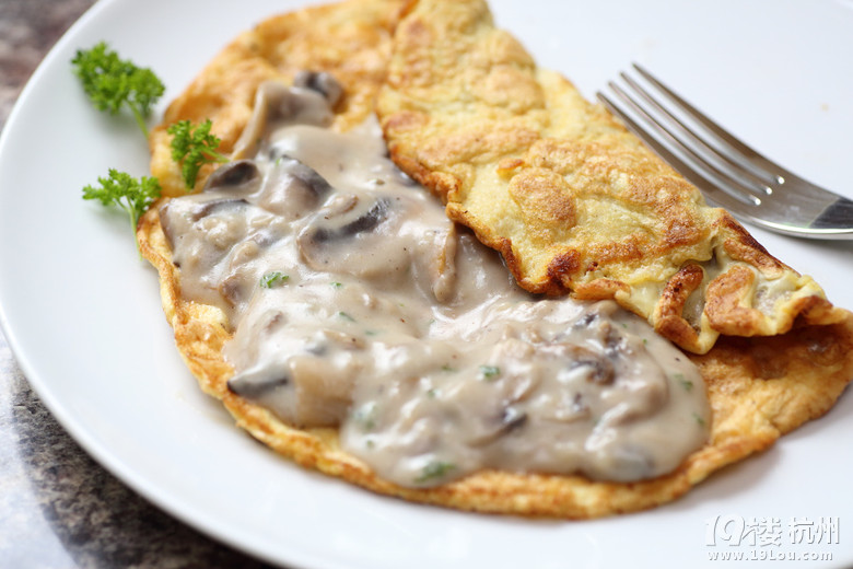 N ܽĢ嵰 Souffle Omelette with Mushrooms