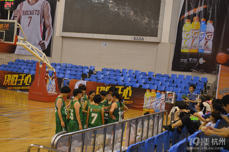 佳得乐下沙高校篮球联赛,计量妹子发<em>神威</em>,大比