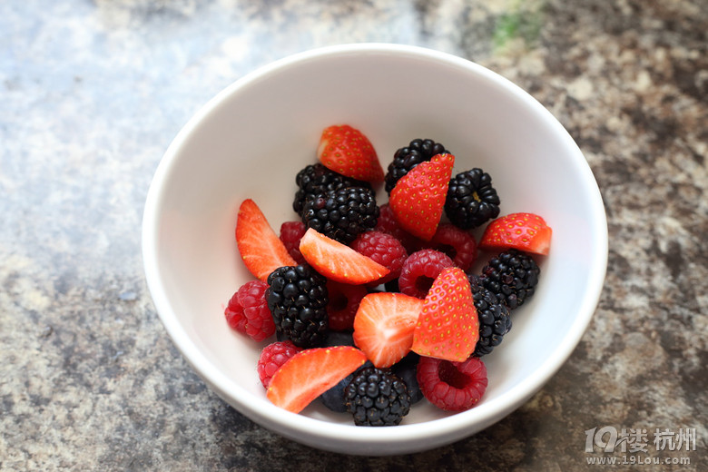 N - Ꭷ{֮ Berry Fruits Salad