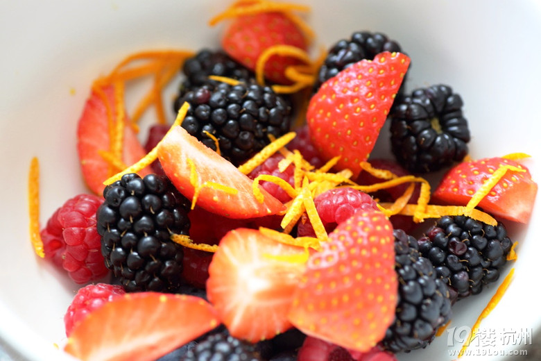 N - Ꭷ{֮ Berry Fruits Salad