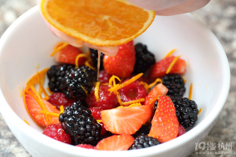 N - Ꭷ{֮ Berry Fruits Salad