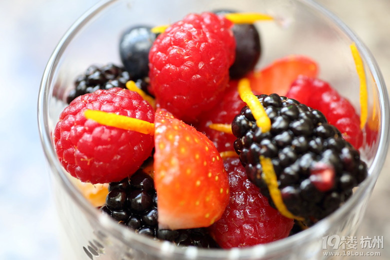 N - Ꭷ{֮ Berry Fruits Salad