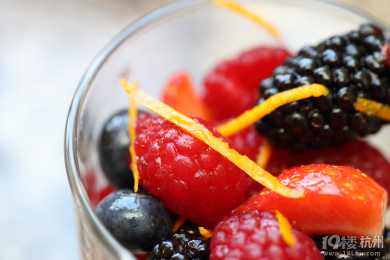 N - Ꭷ{֮ Berry Fruits Salad