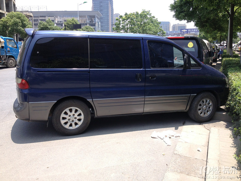 04年7月份上牌的现代瑞风商务车!2.4韩国现代