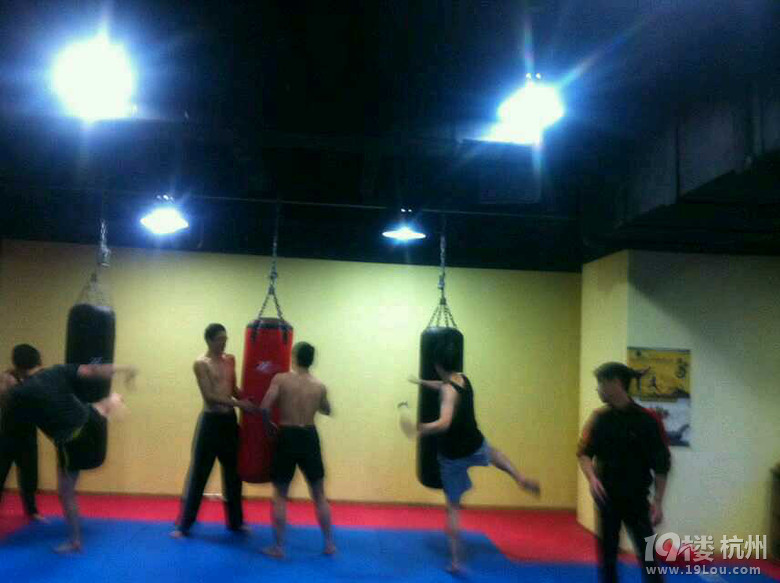 免费培训男子搏击类,女子防身术,赶快加入我们