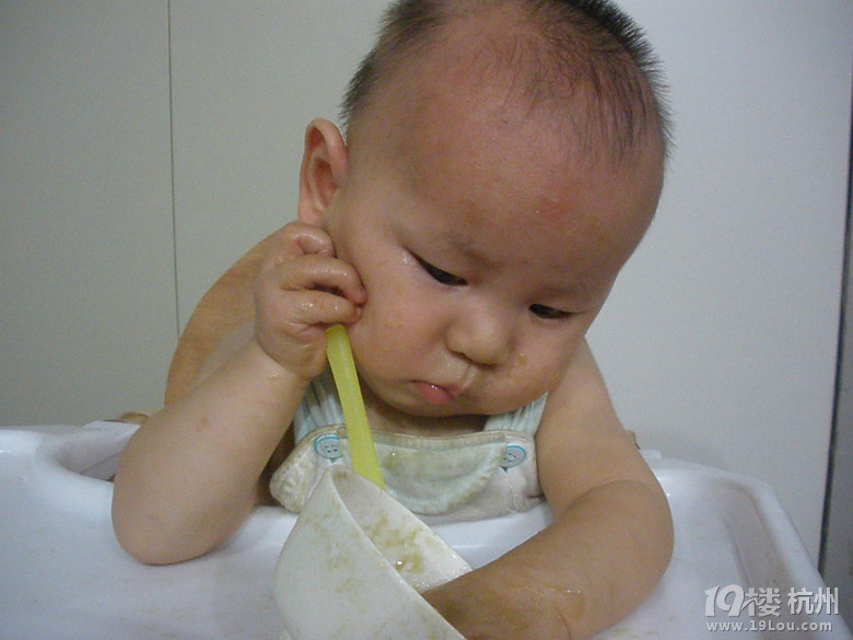 宝宝18个月不肯用牙齿嚼东西,烦啊-幼儿期(1-3