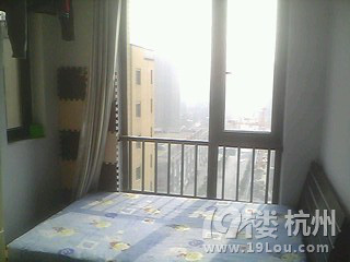 本人男,22,今年大专毕业,来杭州找工作,求房子