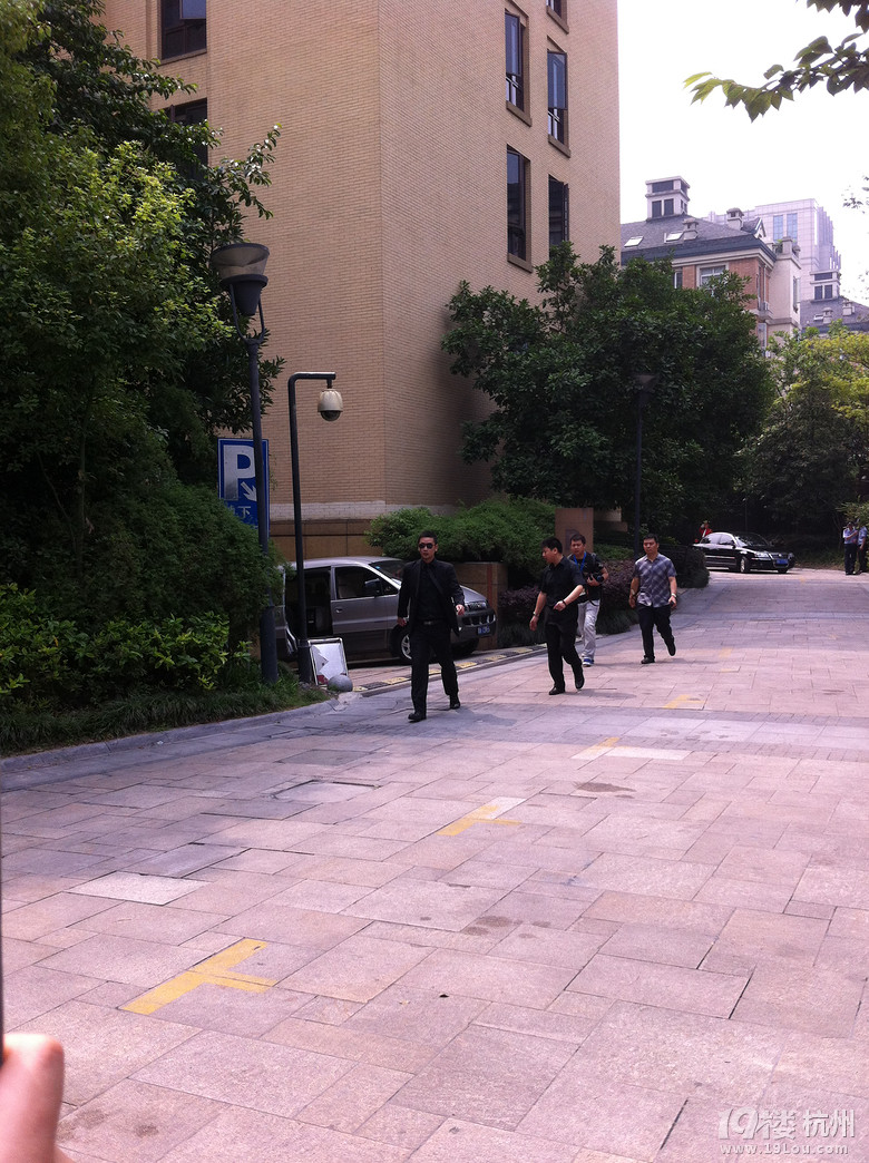 贝哥的今天到绿城医院-明星趣闻-体育星闻-杭州