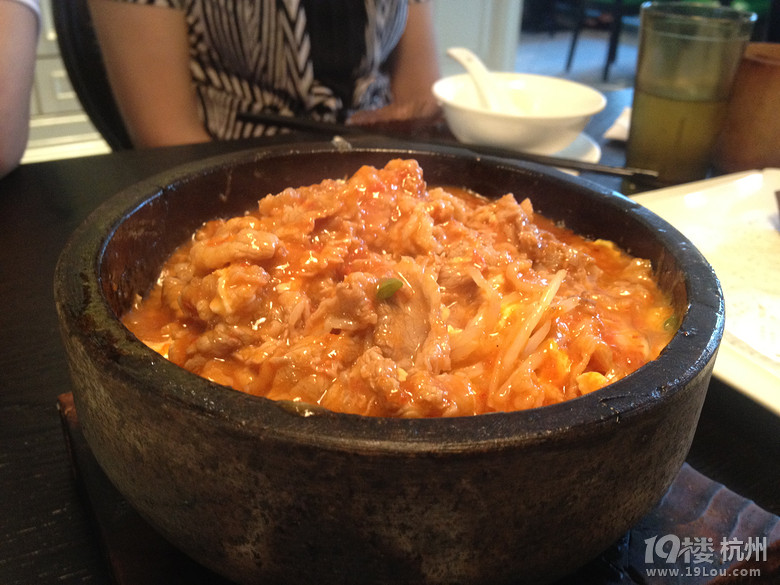 [4隊(duì)]發(fā)美食貼也流行混搭風(fēng)