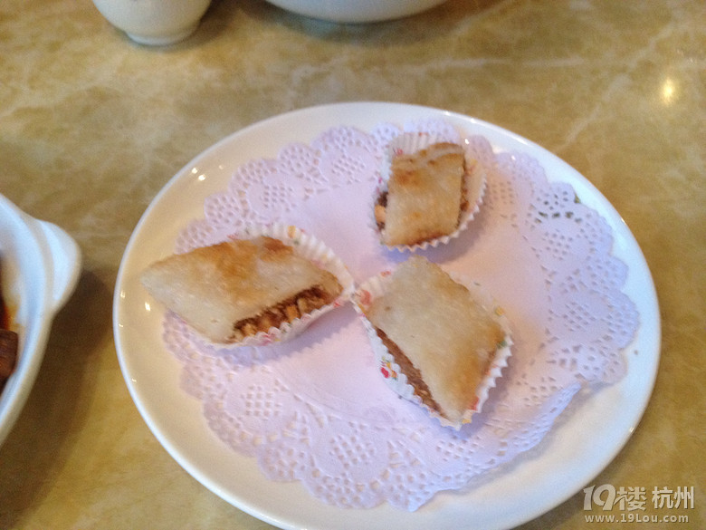 [4隊(duì)]發(fā)美食貼也流行混搭風(fēng)