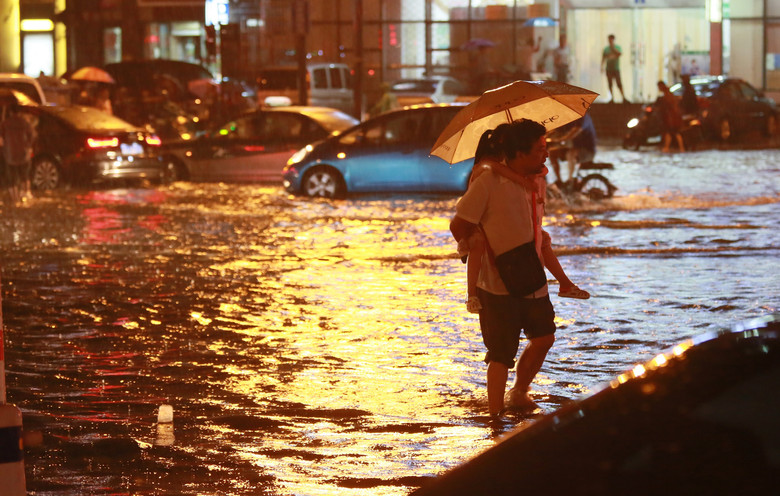 暴雨暴雨，和睦變河沐