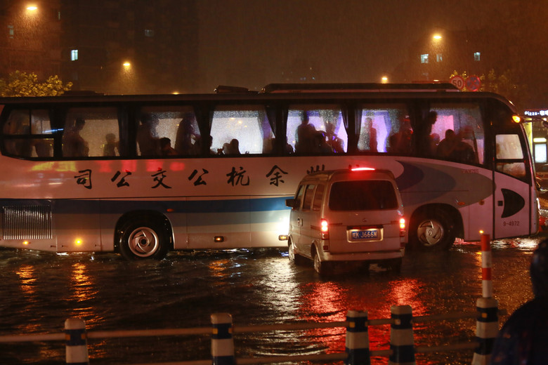 暴雨暴雨，和睦變河沐