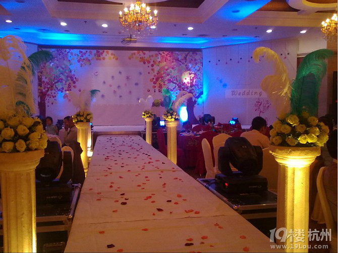 转让婚礼现场布置 舞台T台 桁架背景 音响灯光