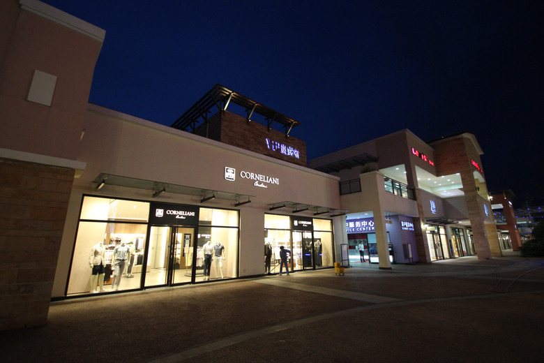 下沙和海宁边上的奥特莱斯 夜景 挺漂亮的!-扫