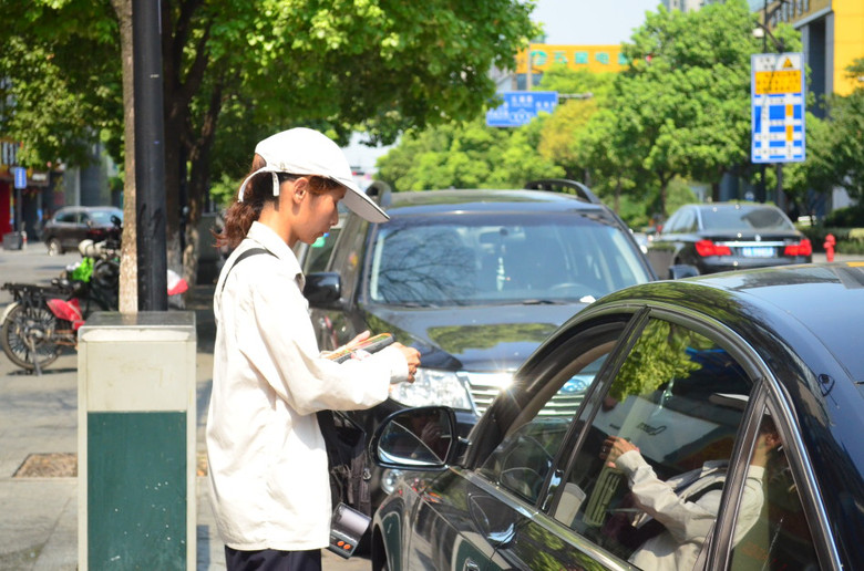 高溫下 有一群普通勞動(dòng)者
