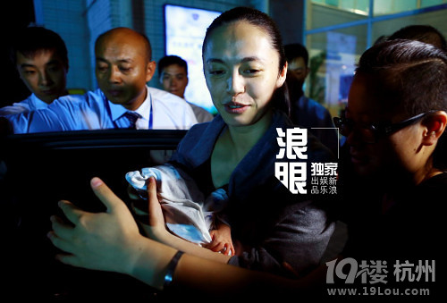 姚晨產(chǎn)后首亮相 曹郁稱寶寶大嘴