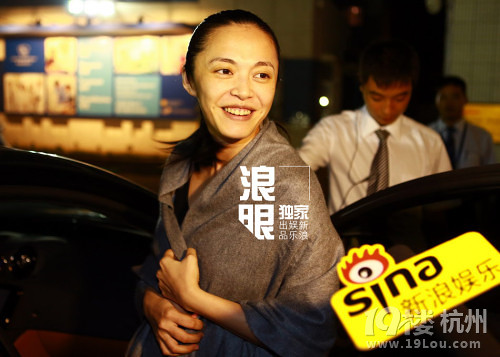姚晨產(chǎn)后首亮相 曹郁稱寶寶大嘴