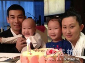趙文卓張丹露為愛子慶生 子女海量萌照曝光