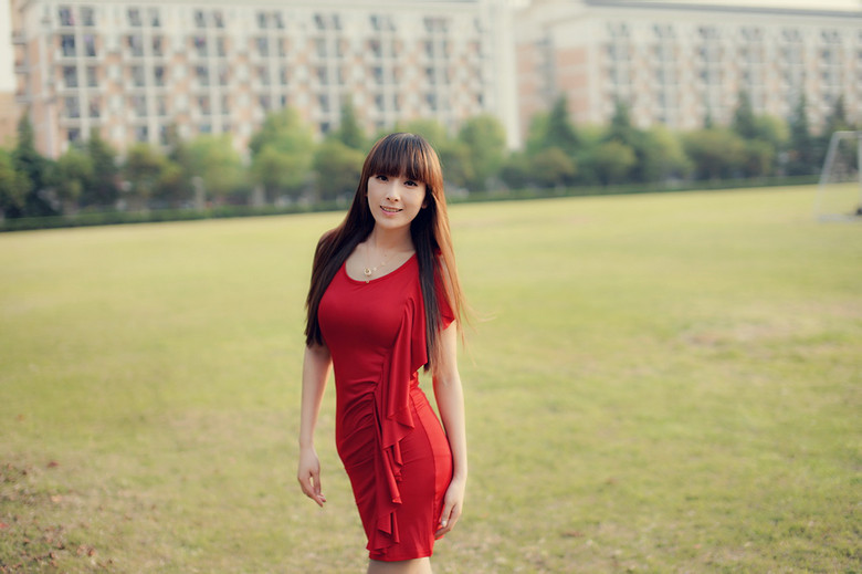 浙江传媒学院绿茵场上的美女-人像派-19摄区-