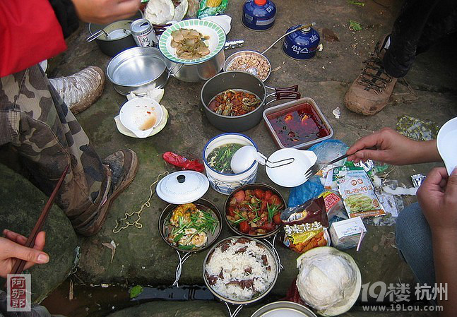 专业领队野炊,露营井空里军事大峡谷三县交界