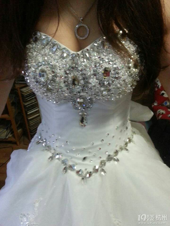 精致水钻长拖主婚纱~红色蕾丝鱼尾礼服~35码