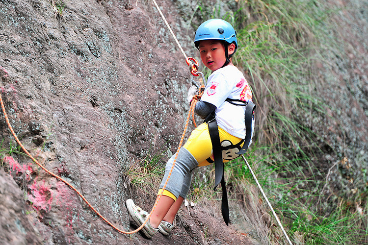我要飞的更高-一位六周岁孩子的37米悬崖瀑布