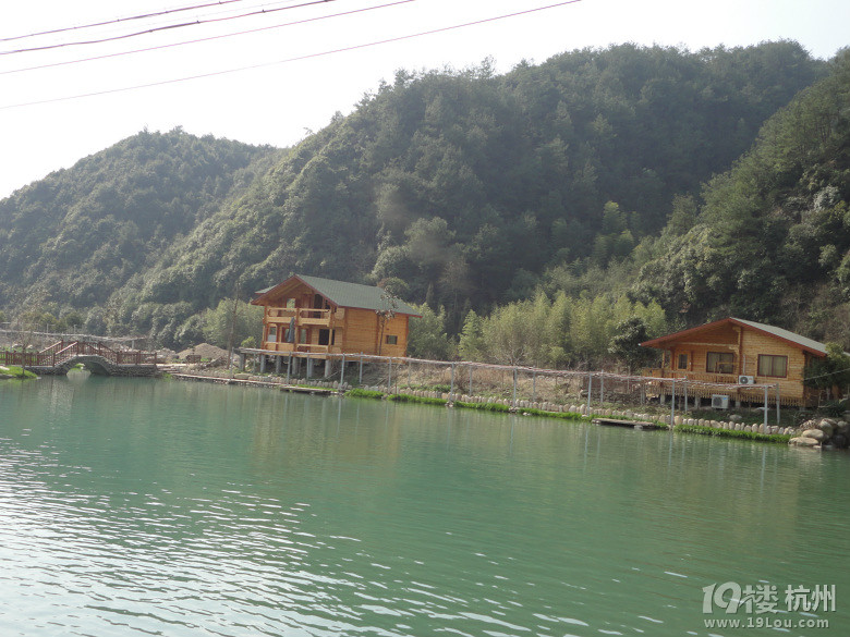 到天目山开心农场钓鱼烧烤去了,吃住玩很实惠