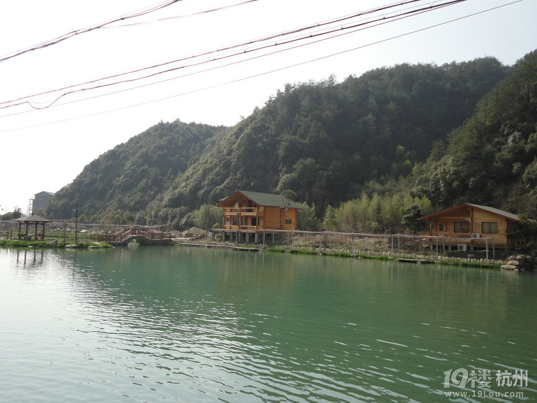 到天目山开心农场钓鱼烧烤去了,吃住玩很实惠