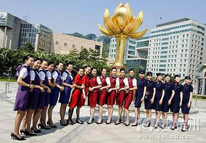 跟着一大波<em>空姐去</em>香港免税店扫货-其他-结伴同