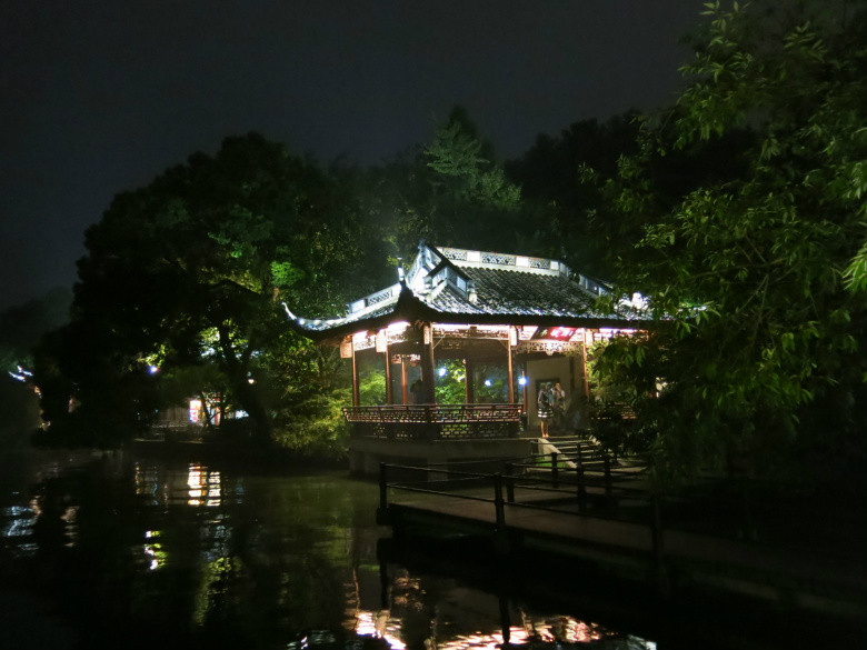 带佳能出去的那个夜晚---雨后夜西湖-外拍活动