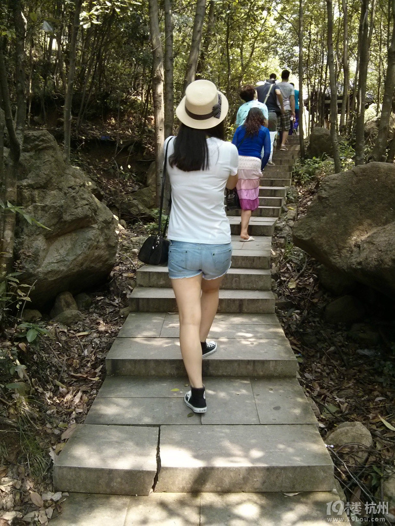v短裙的短裙手机-背影随手拍-杭州19楼白色美女美女诱图片