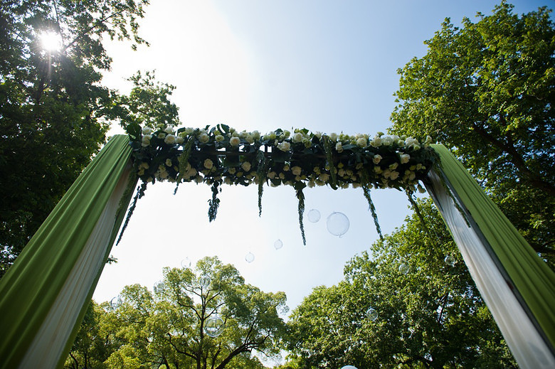 【杭州花家山庄】 (西湖边草坪婚礼,无柱宴会厅