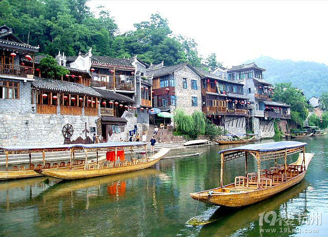 湖南凤凰古城旅游线路指南