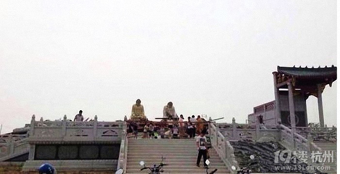 “天兔”過境，景點損失嚴重，大佛低頭向游客“認錯”