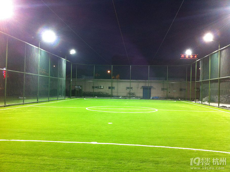 下城区有个叫石桥球场的五人制笼式灯光足球