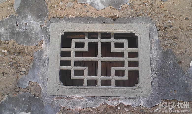 出售完整的清代青石石雕窗户-盛世收藏-杭州1