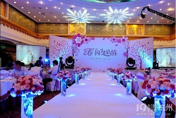 婚礼现场布置 音响灯光 舞台T台 桁架背景搭建