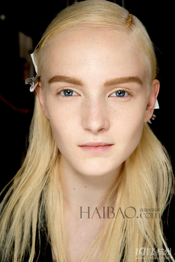 柔美黄金分割线模特示范公主风偏分中长发-Sh