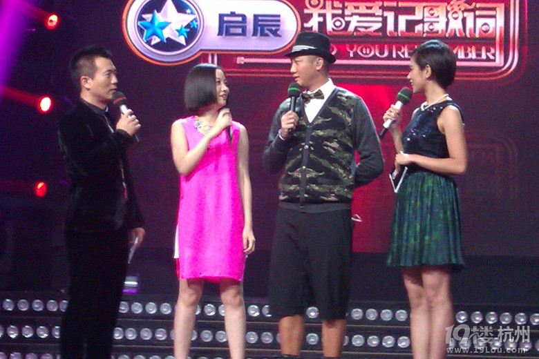 姚贝娜在杭州录制《我爱记歌词》现场(多图)-八