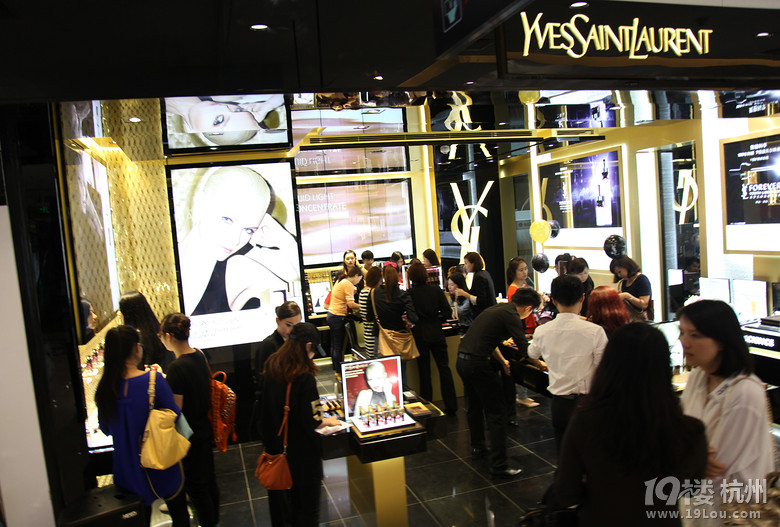 YSL圣罗兰美妆杭州武林银泰旗舰专柜盛大开幕